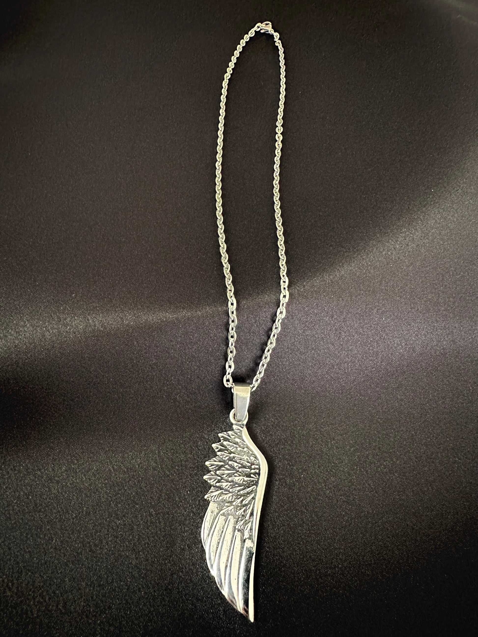Collier en forme d'aile homme acier inoxydable couleur argent Avjîn Paris Zanîn